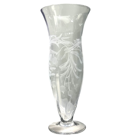 VINTAGE ETCHED CLEAR GLASS FOOTED 10" TALL VASE - Picture 5 of 15